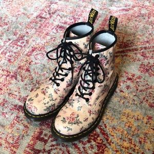 🌸Vintage Dr. Martens Lace-up Combat Boots🌸